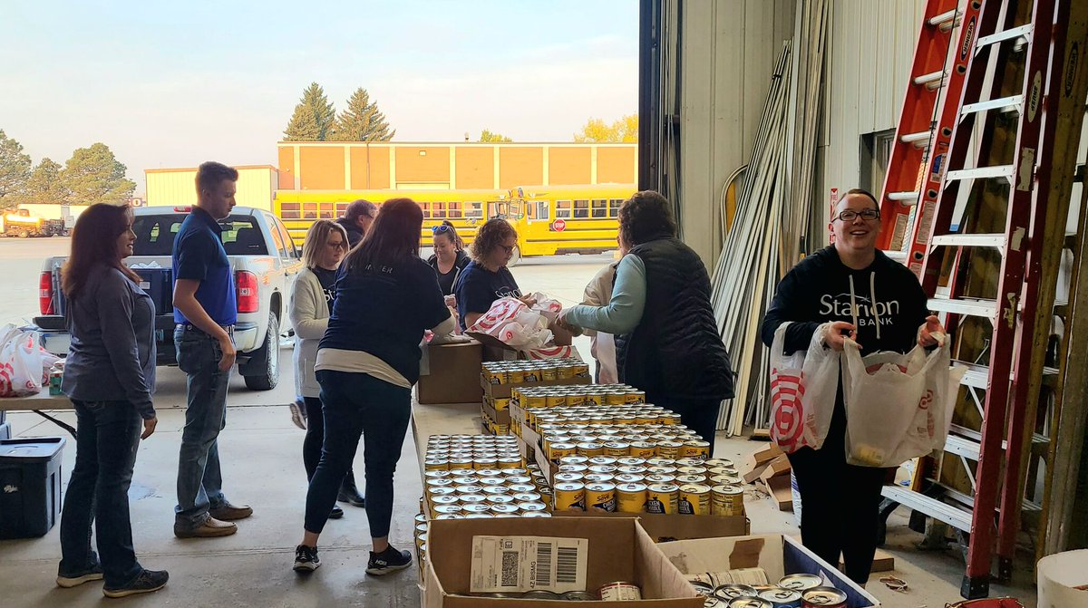 StarionBank's tweet image. Full backpacks, full stomachs, and full hearts! We filled more than 1500 backpacks for the MSA United Way Backpack program to make sure our local students have nutritious food over the weekends. #MSAUnitedWay #LiveUnited #BackpackProgram
