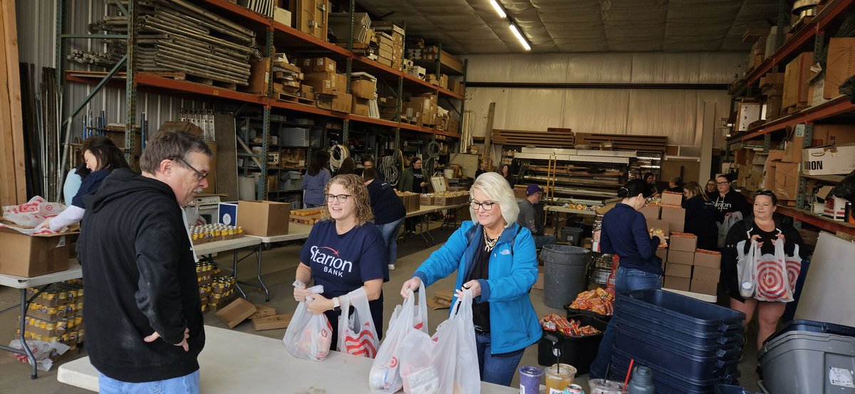 StarionBank's tweet image. Full backpacks, full stomachs, and full hearts! We filled more than 1500 backpacks for the MSA United Way Backpack program to make sure our local students have nutritious food over the weekends. #MSAUnitedWay #LiveUnited #BackpackProgram