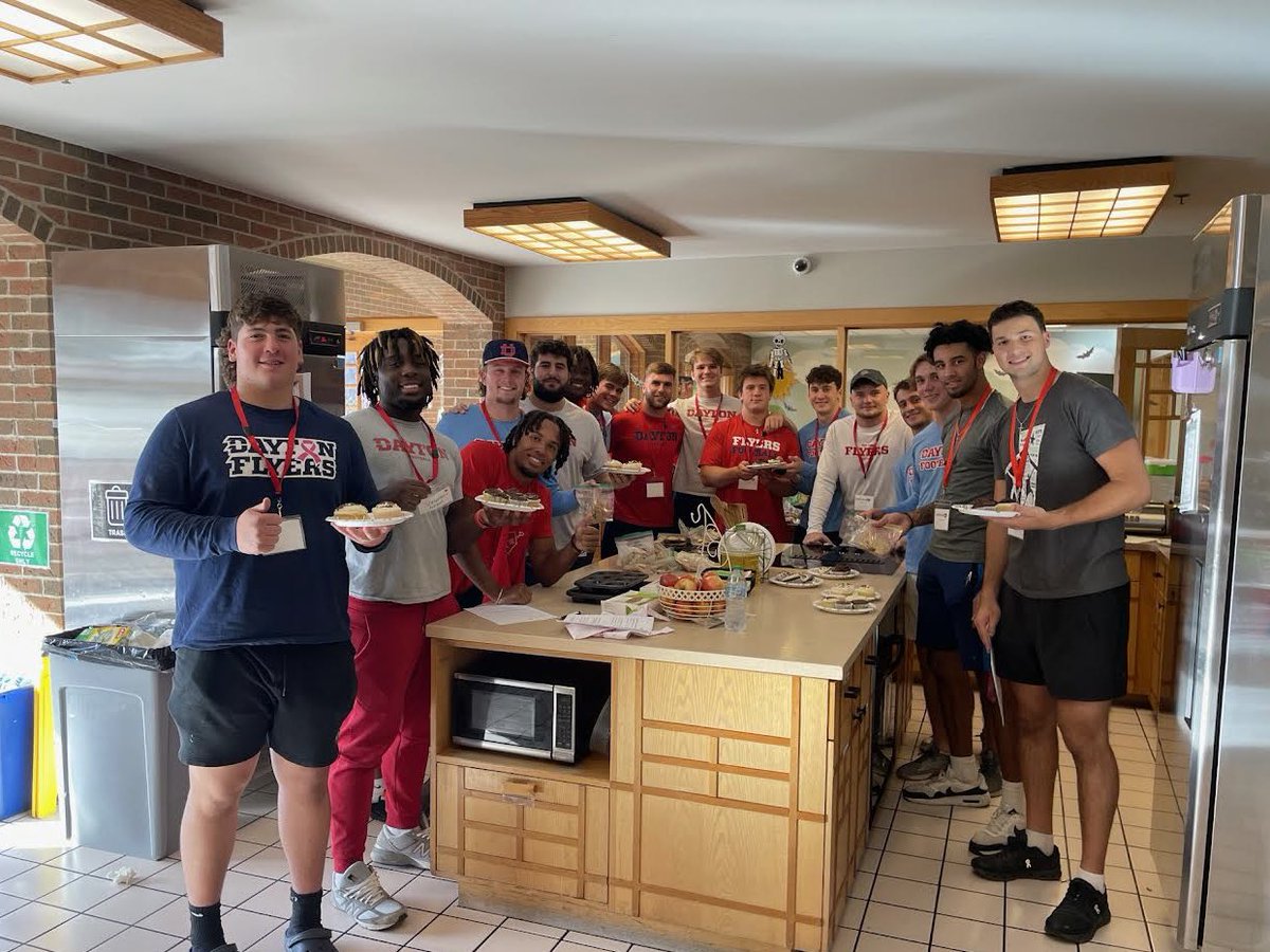 Dayton Football (@daytonfootball) on Twitter photo Making a difference on the field and in the community. Big thanks to <a href="/RMHCDayton/">Ronald McDonald House Charities Dayton</a> for the opportunity to attend their “Of Service” Event✈️🙌
#FlyerFootball // #GoFlyers Making a difference on the field and in the community. Big thanks to <a href="/RMHCDayton/">Ronald McDonald House Charities Dayton</a> for the opportunity to attend their “Of Service” Event✈️🙌
#FlyerFootball // #GoFlyers
