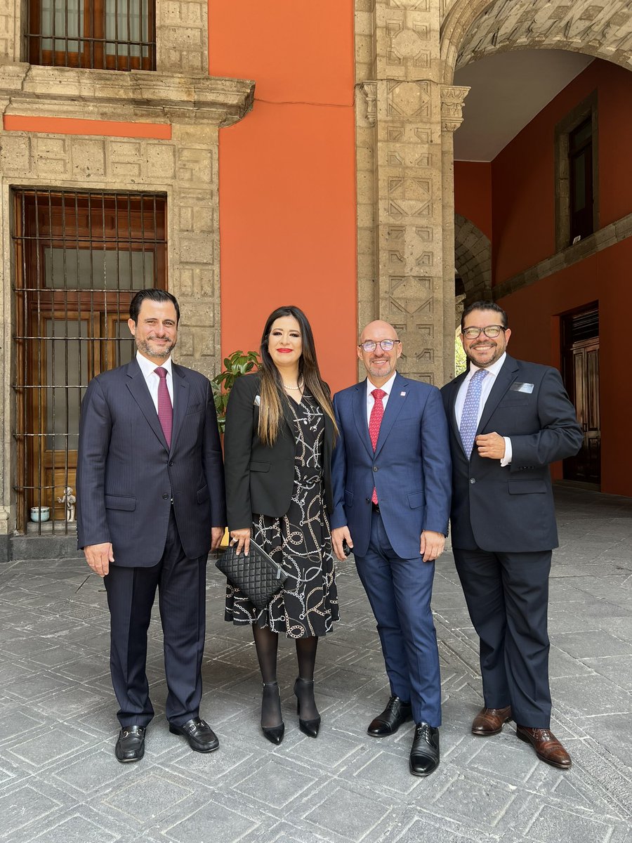 Laura González tweet media
