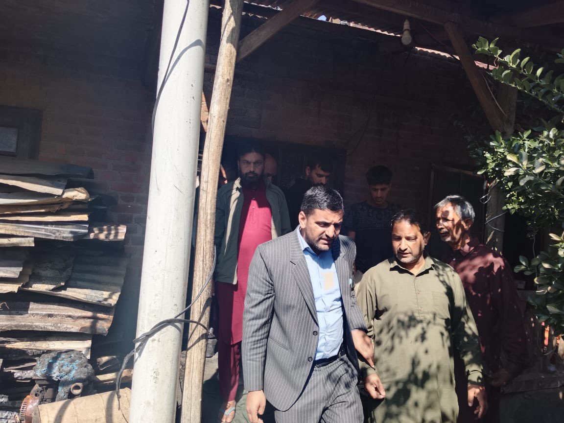 Tehsildar Kulgam attended fire affected families at village Hadigam; took stock of the damages. Food items and blankets provided to the sufferers. Relief cases under SDRF being processed.

<a href="/AtharAamirKhan/">Athar Aamir Khan</a> 
<a href="/diprjk/">Information & PR, J&K</a> <a href="/DcKulgam/">Deputy Commissioner Kulgam.</a>