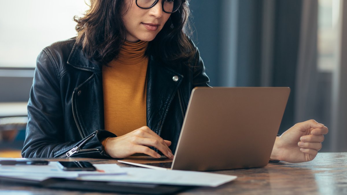 etravishappy's tweet photo. Productivity techniques are helpful in the short term, but they can't prevent burnout in the long run. Consider adopting "slow productivity" by focusing on fewer tasks, working at a natural pace, and prioritizing quality over quantity.  https://t.co/y7RroRyF0o https://t.co/6JXVo0dRWe