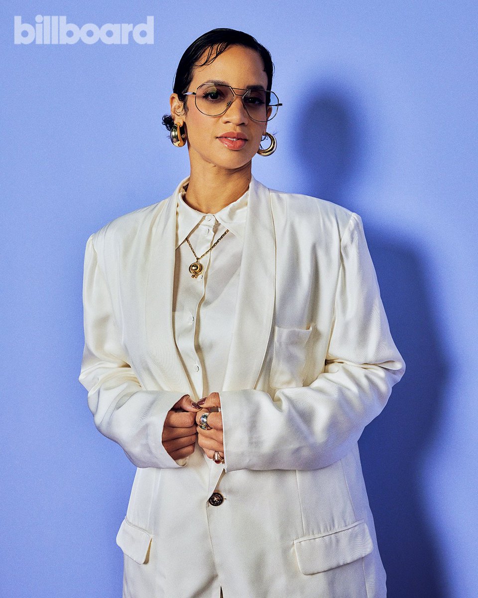 Backstage at #BillboardLatinWeek day 1 📸

More <a href="/billboardlatin/">billboard latin</a> week: blbrd.cm/e6kzlaV