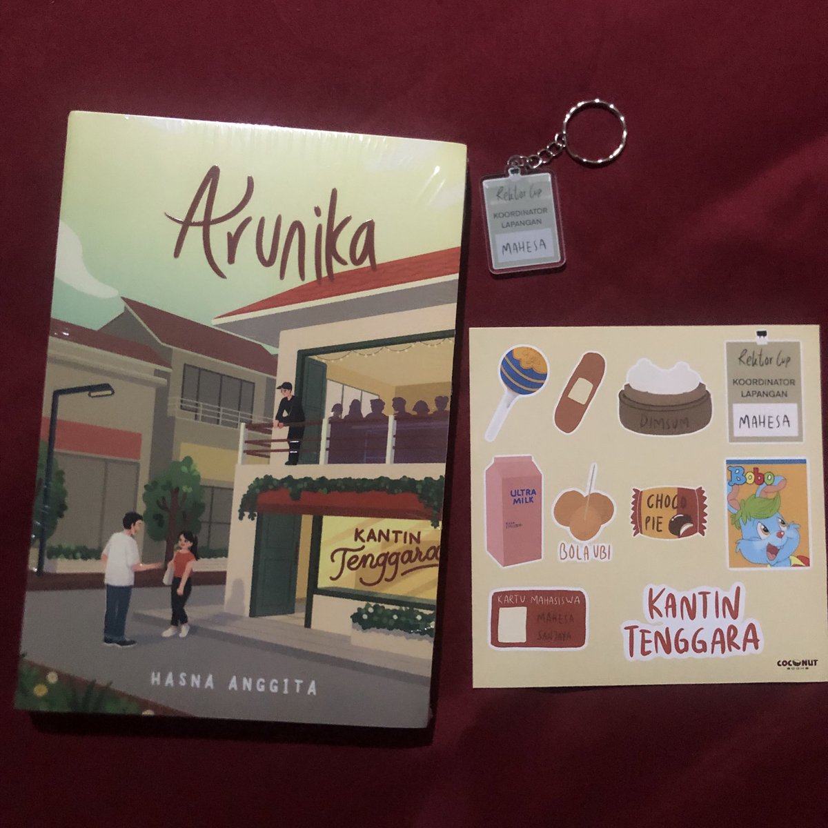 Heyoow ada capa ini udh sampe rumah safe and sound 😍🥰 can’t wait to read the book version xixixixi 
<a href="/namericoffee_/">𝐍𝐀𝐍𝐀.</a>