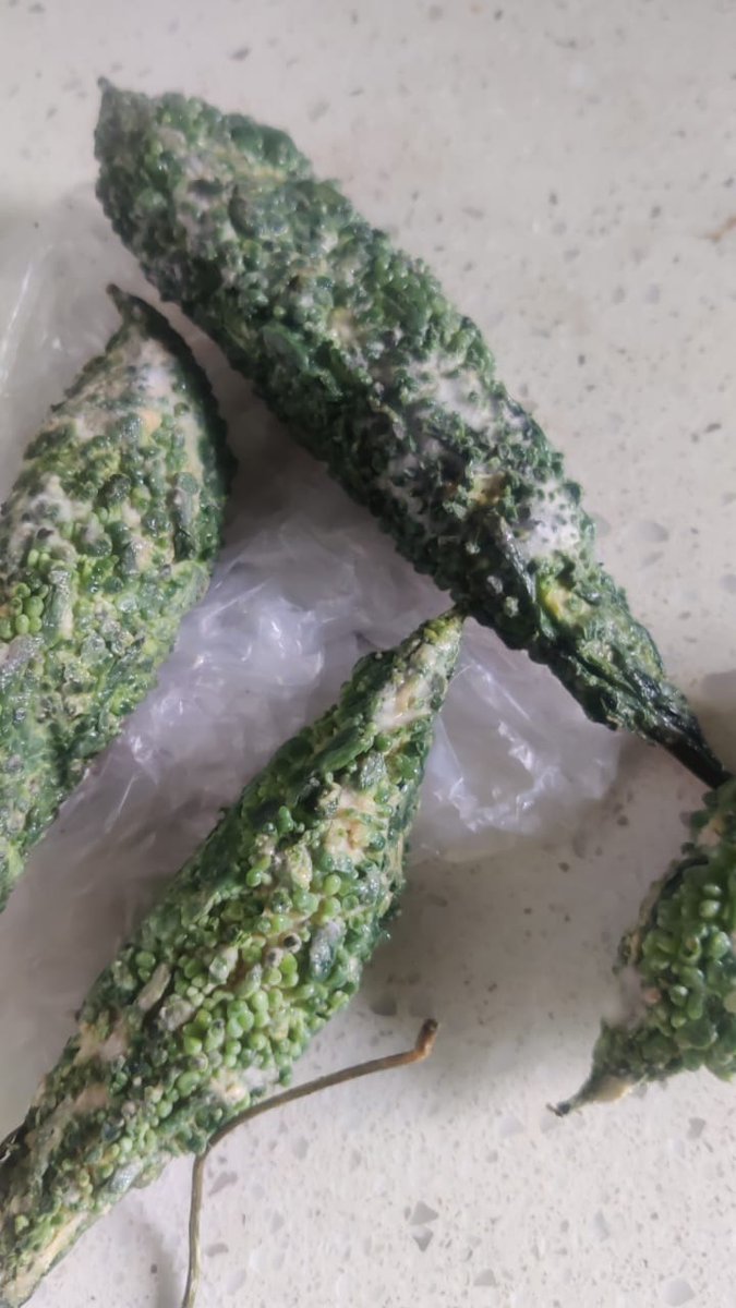AMITSUREKA010's tweet photo. @SamsungIndia This is what your refrigerator does to our vegetables and fruits, #Samsung #India And worst is - Your technicians refuse to attend. 

Invoice Details have been sent via DM. Hope someone will attend. https://t.co/Ud9QMDGuSq