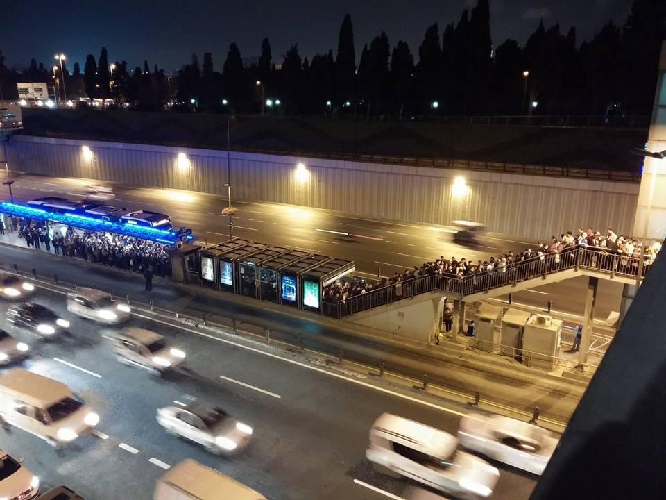 bunyaminbas's tweet photo. Yalandan ulaşımı bahane göstermeyin. Ulaşım AKP döneminde de rezaletti, şimdide öyle,

Resmi EKİM 2014 te, bizzat çektim.

YAZık OLDU İSTANBULA https://t.co/sfrmrkNGji