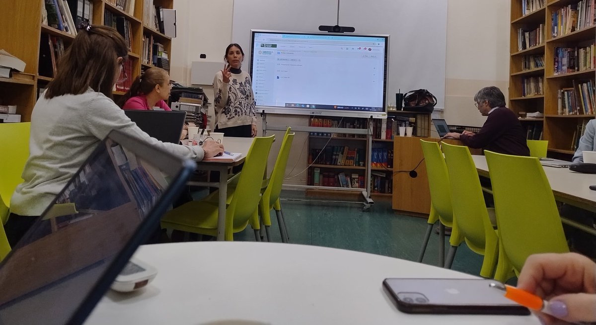 bdslibrary's tweet photo. Apertura de la 7ma. edición #ComunidadDeAprendizaje 2024 @BelgranoDay

Nos convoca✨"Shaping Artificial Intelligence Literacy"🤖. Un espacio para reflexionar e idear nuestra prácticas👏

Mucho por compartir 💡
#learnercentered #AI #BelgranoDay https://t.co/QnIX5yOLdq