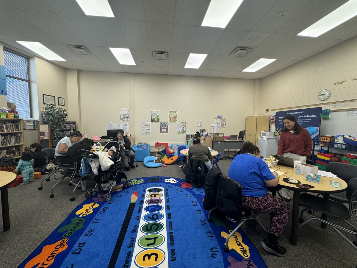 OPSPsychs's tweet photo. School Psych Practicum student Bianca Ruiz, M.S leading a Family Cafe at @OPS_Liberty on Storytelling. This is a two part workshop that gives families strategies to boost literacy through storytelling. #OPSProud #OPSMoonshot @OmahaPubSchool @UNO_SchoolPsych https://t.co/qjPJiy4Ifi
