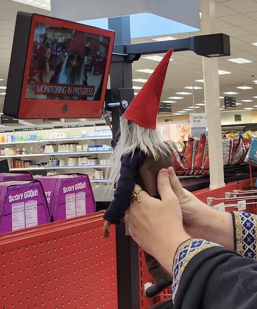 gregthesorcerer's tweet photo. He wanted to see himself on the screen https://t.co/2NihAhEXft