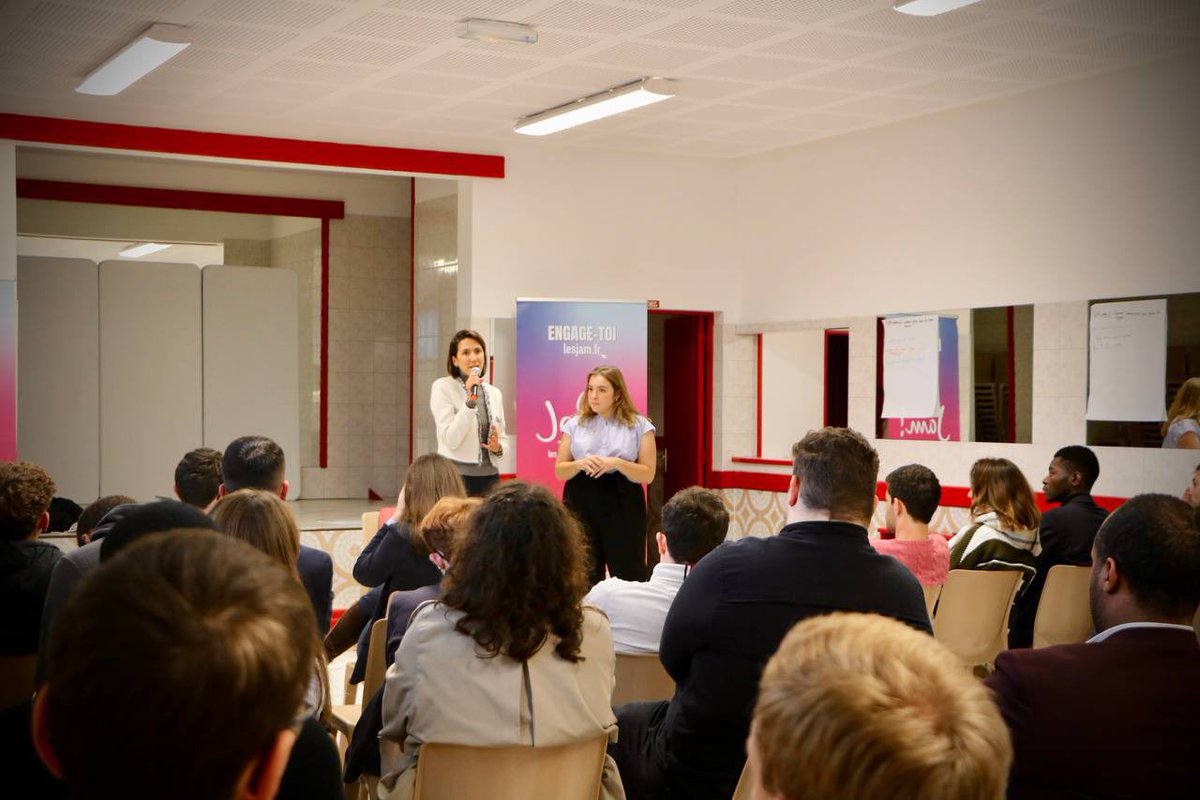 PelvenNolwenn's tweet photo. Nouvelle équipe pour porter les idées des @JeunesMacron 💡

Merci aux militants et @Ambroise_Mejean de m'avoir fait confiance pour continuer les travaux engagés par @lterrenes à la Vice-Présidence de notre mouvement. 

Former, débattre, contribuer, le travail continue avec vous ! https://t.co/MgTCY0TLAl