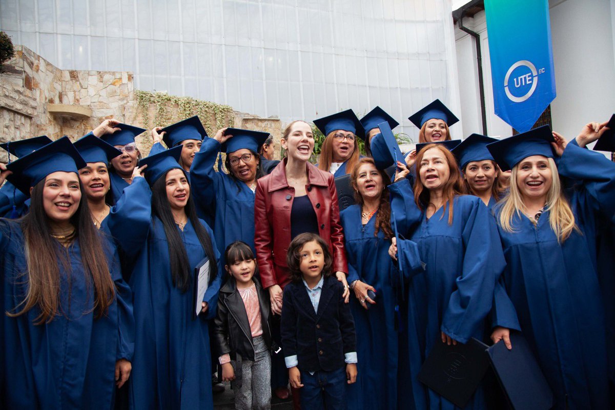 UTEoficial's tweet photo. La Primera Dama del Ecuador, Lavinia Valbonesi, y la Universidad UTE clausuraron el curso de gastronomía del #ProyectoAna dirigido especialmente a mujeres que han sido víctimas de violencia. 

¡Felicidades, graduadas! Están listas para enfrentarse a los desafíos con las herramientas adecuadas. Importantes autoridades acompañaron esta emotiva ceremonia. @EmbPeruEcu 

Conoce más ▶️ https://t.co/9VBPy5aSFt

#UniversidadUTE #SomosUTE #gastronomíaUTE