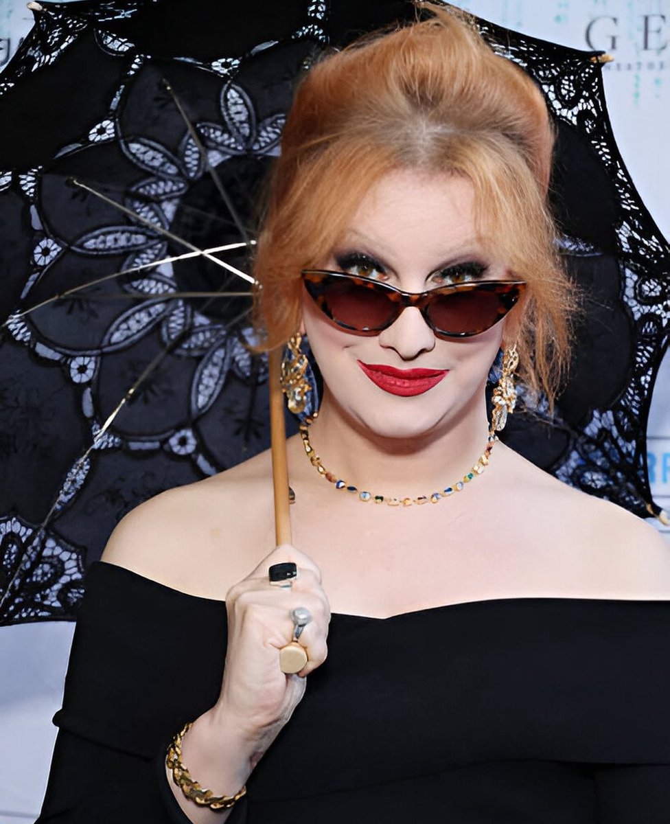 On Wednesdays, we wear black and watch Agatha 🖤 It’s the only weekly break I take from holiday tour prep