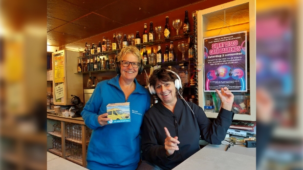 Silent disco voor stichting Zeeuwse WensAmbulance in café Baarends in Goes -  internetbode.nl/beveland/l/430…