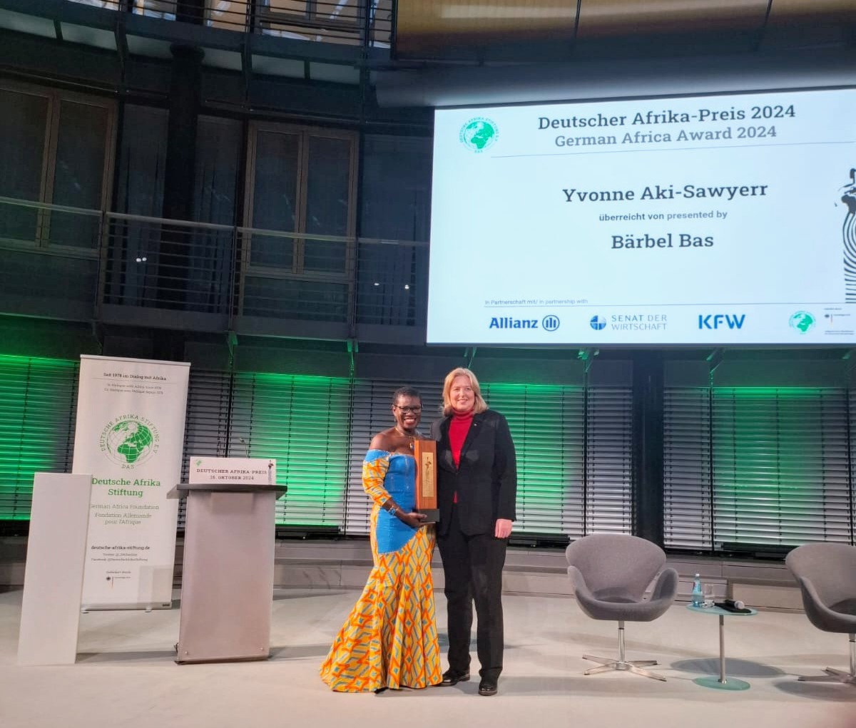 Today, the President of the German Bundestag <a href="/baerbelbas/">Bärbel Bas</a> handed over the German Africa Award to <a href="/yakisawyerr/">Yvonne Aki-Sawyerr OBE</a> for her outstanding commitment to inclusive and sustainable urbanisation. Congratulations 👏🏽!
#DeutscherAfrikaPreis2024 #GermanAfricaAward2024