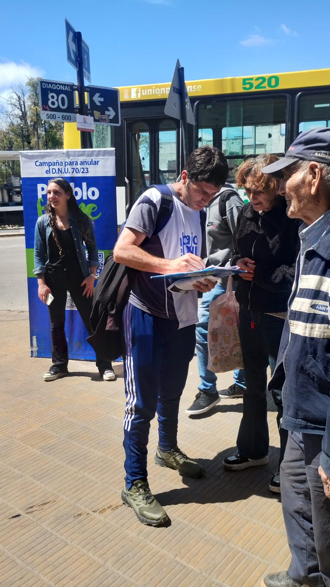 contraelDNU's tweet photo. En la estación de trenes de La Plata, integrantes de ATE Provincia de Buenos Aires realizaron una juntada de firmas en el marco de la Jornada Nació de la campaña contra el DNU https://t.co/uaTPFhICGF
