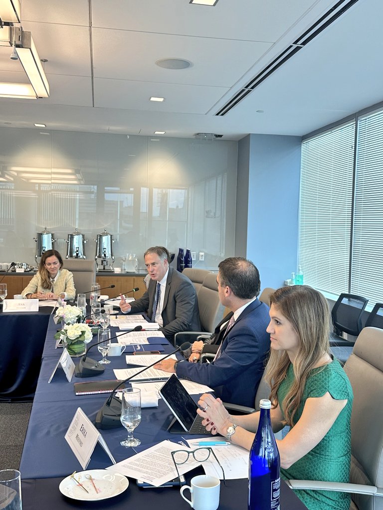 ErikaMouynes's tweet photo. ¡Visita productiva en Washington! 🏛️💼 Conversamos sobre las próximas elecciones en EE.UU. y sus posibles implicaciones. ¿Ustedes qué opinan? 🤔 ¿Quién creen que ganará? 🗳️👇 https://t.co/DfoAkJyMuf