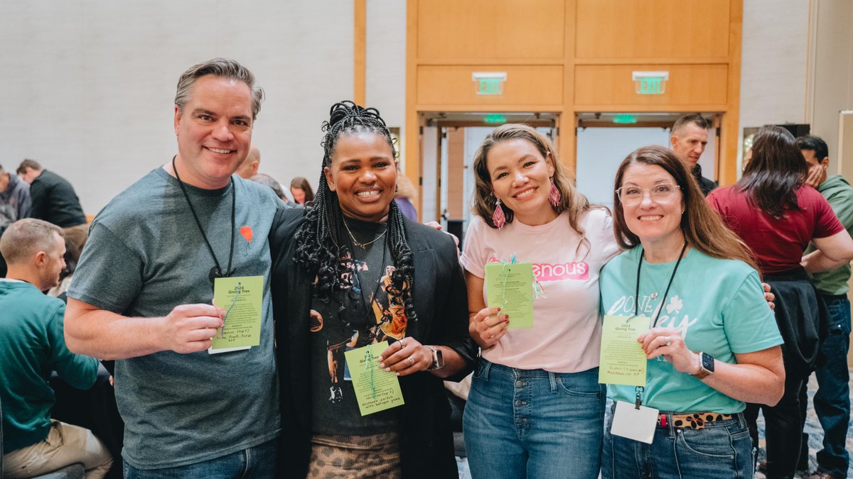 AlysaTaylorMSFT's tweet photo. This week, during Team Week, my team gathered to volunteer, making blankets for Project Linus and preparing gift tags for The Boys &amp; Girls Club of King County. I’m grateful for their dedication to this important cause! #MicrosoftGive #OneFutureSound https://t.co/WZmUgATtb9