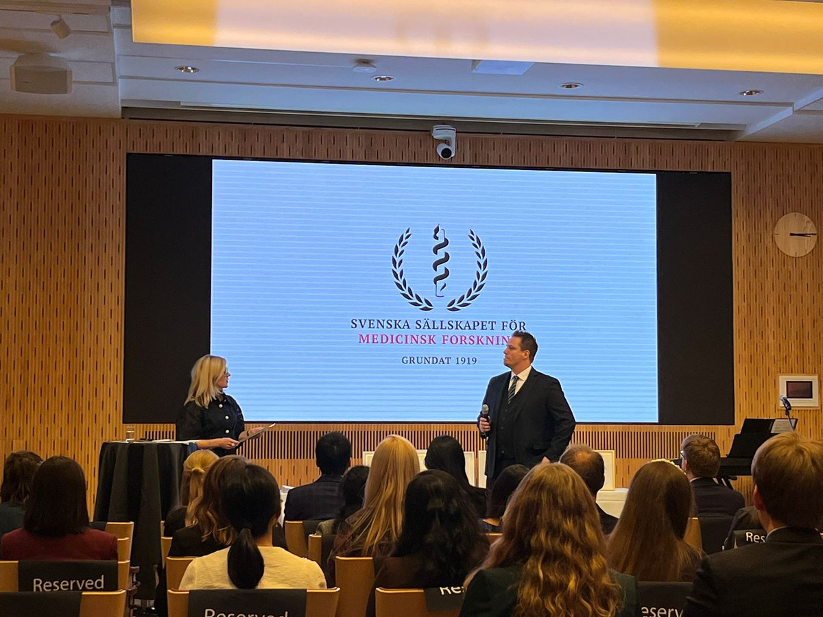 Last week, <a href="/JoAnkar23/">Johan Ankarklev</a> paid tribute to <a href="/ssmfgrants/">Svenska Sällskapet för Medicinsk Forskning</a> for their funding of our exciting research program. It was a pleasure to share our recent successes! 
Congrats to all new SSMF grant awardees! 🥂