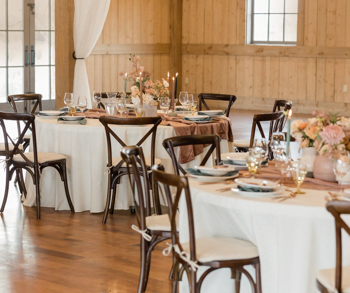 chivari_co's tweet photo. #Wedding #Wednesday ! Take a look at our gorgeous #Resin Steel #Fruitwood #CrossBack #Chairs—the ideal addition to any #autumnwedding, bringing those perfect #rusticvibes! #farms #wineries #countryclubs #eventvenues #hotels #eventrentalindustry https://t.co/7CyvHy9yZs. https://t.co/jxnTOudTY7
