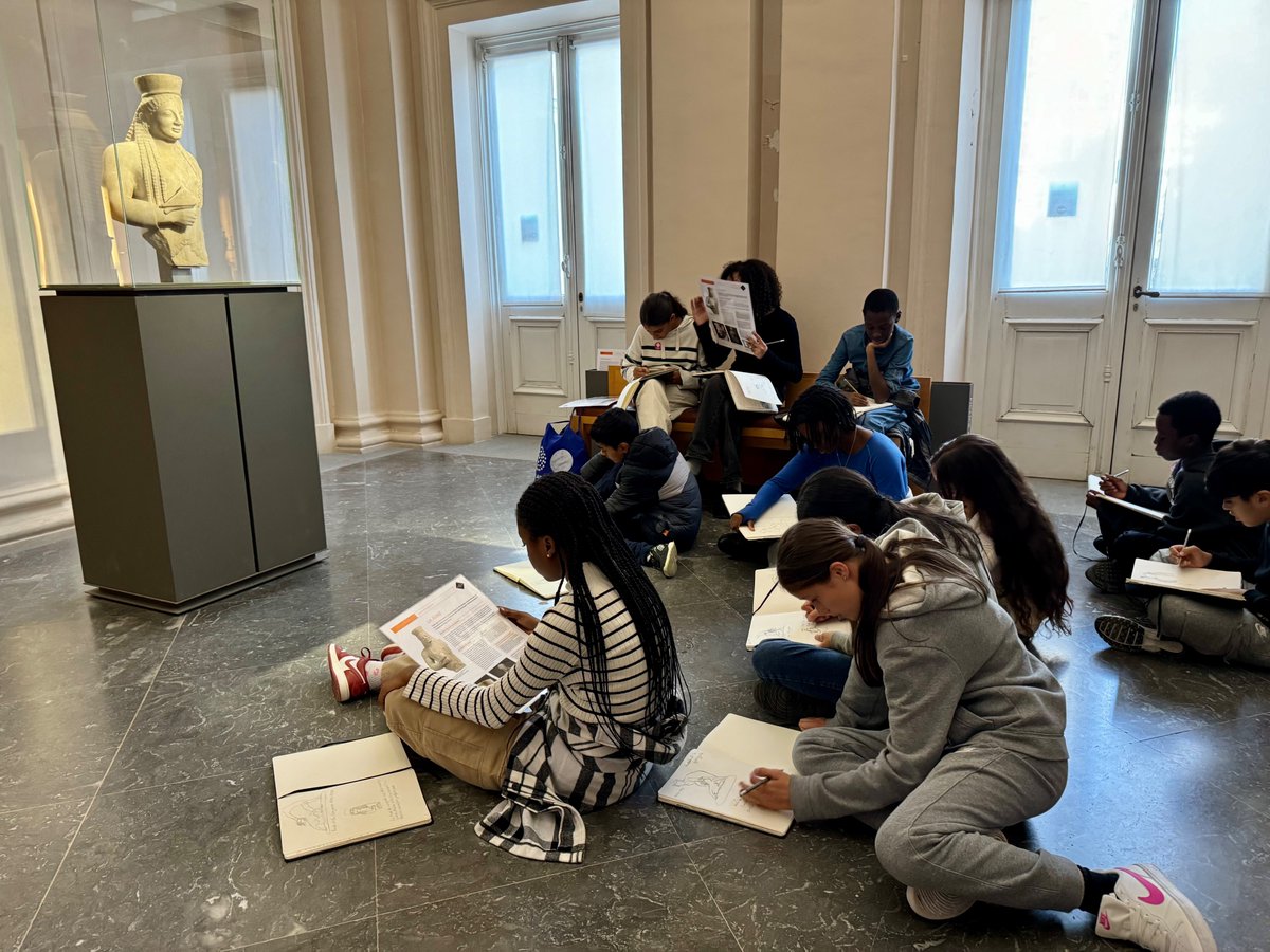 Les élèves de 5ème <a href="/ChaapMermozLyon/">CHAAP Collège Jean MERMOZ</a> ont visité le Musée des beaux-arts de Lyon pour découvrir les oeuvres de la collection et en interroger leur matérialité. Tout au long du parcours, les élèves se sont saisis de leurs crayons pour réaliser des croquis dans leur carnet. @mbalyon