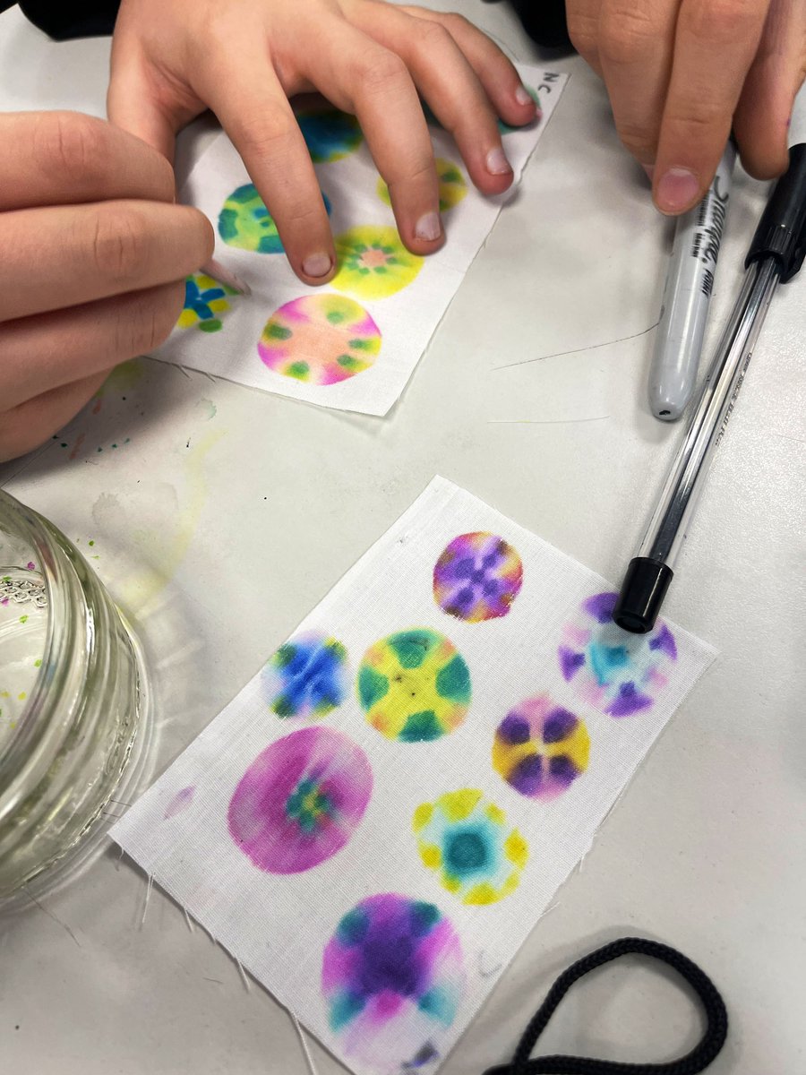 TAC_ADT's tweet photo. P3 today consisted of experimenting with sharpie dye for their storage pouches! Smashed it 7C π€©πποΈ
#SharpieDye #Textiles #DT #DyeingMethod #TextilesTechniques
π£οΈ @MissDearnley_ https://t.co/aYedf2eTgD