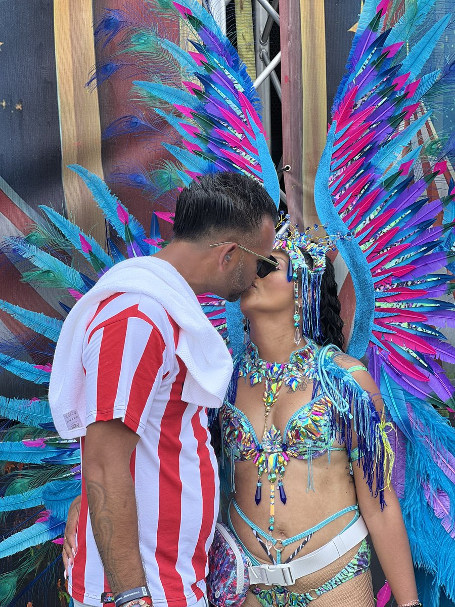 Love is lovely, and even better on the road 🥹

#MiamiCarnival