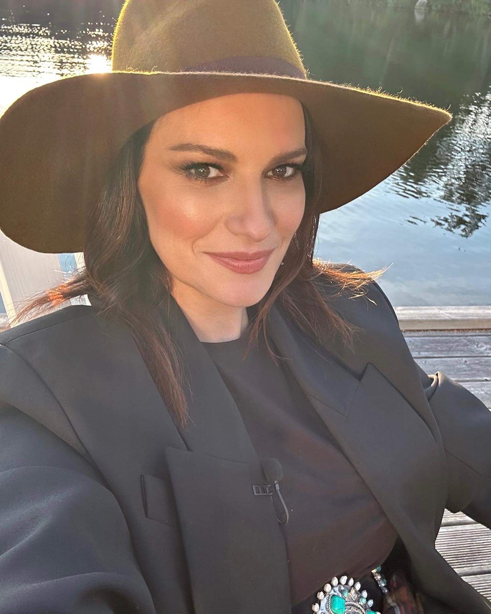 Kilia_B's tweet photo. Chayanne y Laura Pausini volviendose lejistas por meterlos con calzador en las playlist
#SeasonIBattleRoyale #TeamYeehaw https://t.co/khhS0XdpwS