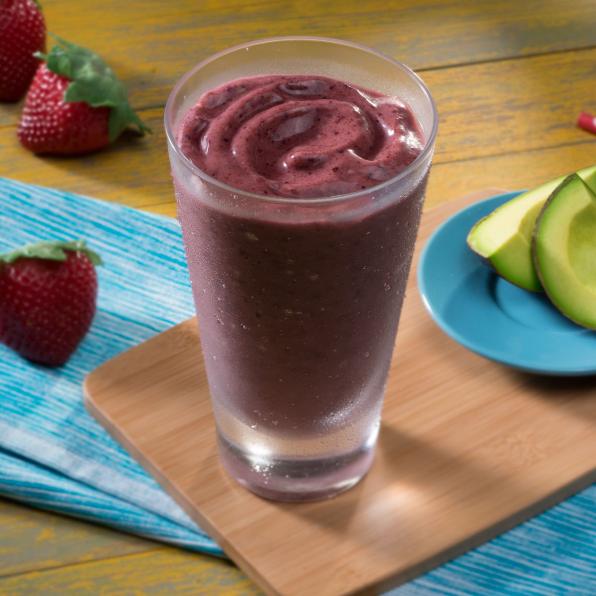 AvosFromMexico's tweet image. This berry avocado smoothie is deliciously good AND good for you! Save this #SuperGood recipe for your new go-to healthy treat 🍓🥑 #BCA24 

Recipe 🔗: bit.ly/3pYZwjg
