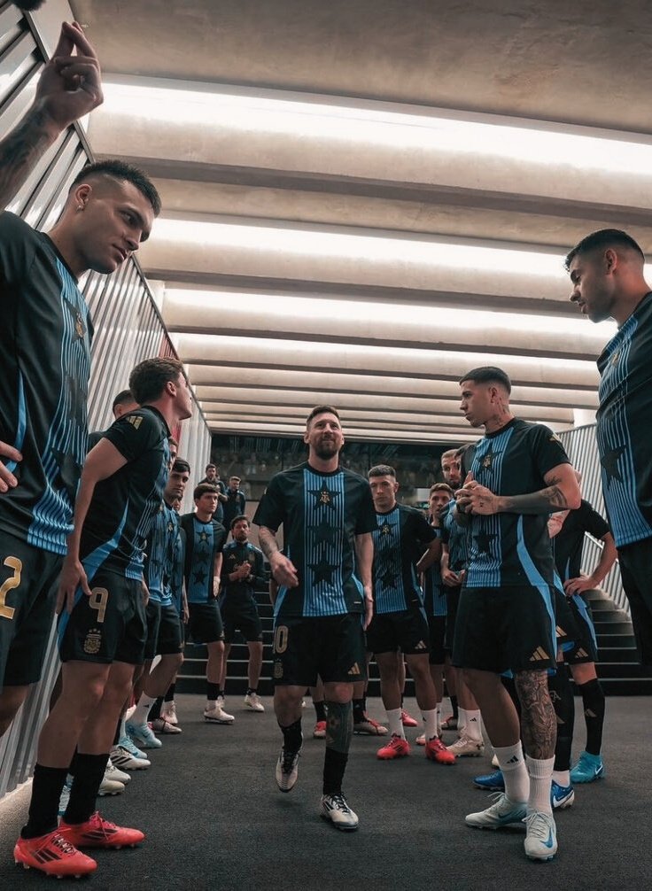 Esta foto tiene que estar en el Predio Lionel Andrés Messi.