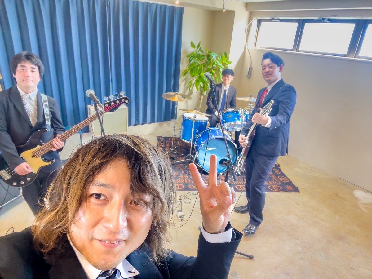 timid_mb's tweet photo. MV撮影
ラストには汗だくで動けなくなるから
先に撮ろうと
はじまる前に撮影した
集合写真です✨
#ティミー
#timidmanbravely
#MV撮影 https://t.co/9jQzf6tVBC
