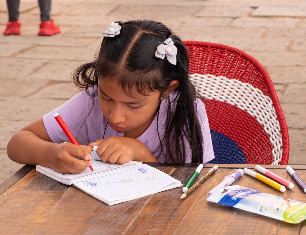FILOaxaca's tweet photo. Haz que tú creatividad se mantenga activa, divertida y emotiva.

#44FILO #VivamosLaLectura ✨📚 https://t.co/uo4gKG2rTV
