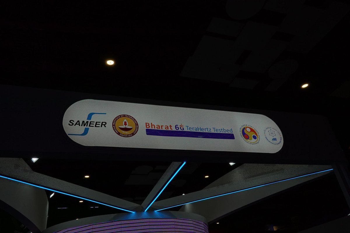 sahajsarup's tweet photo. 6 Gigabit Terahertz wireless testbed #IndiaMobileCongress2024 https://t.co/V0C0OCGzSy
