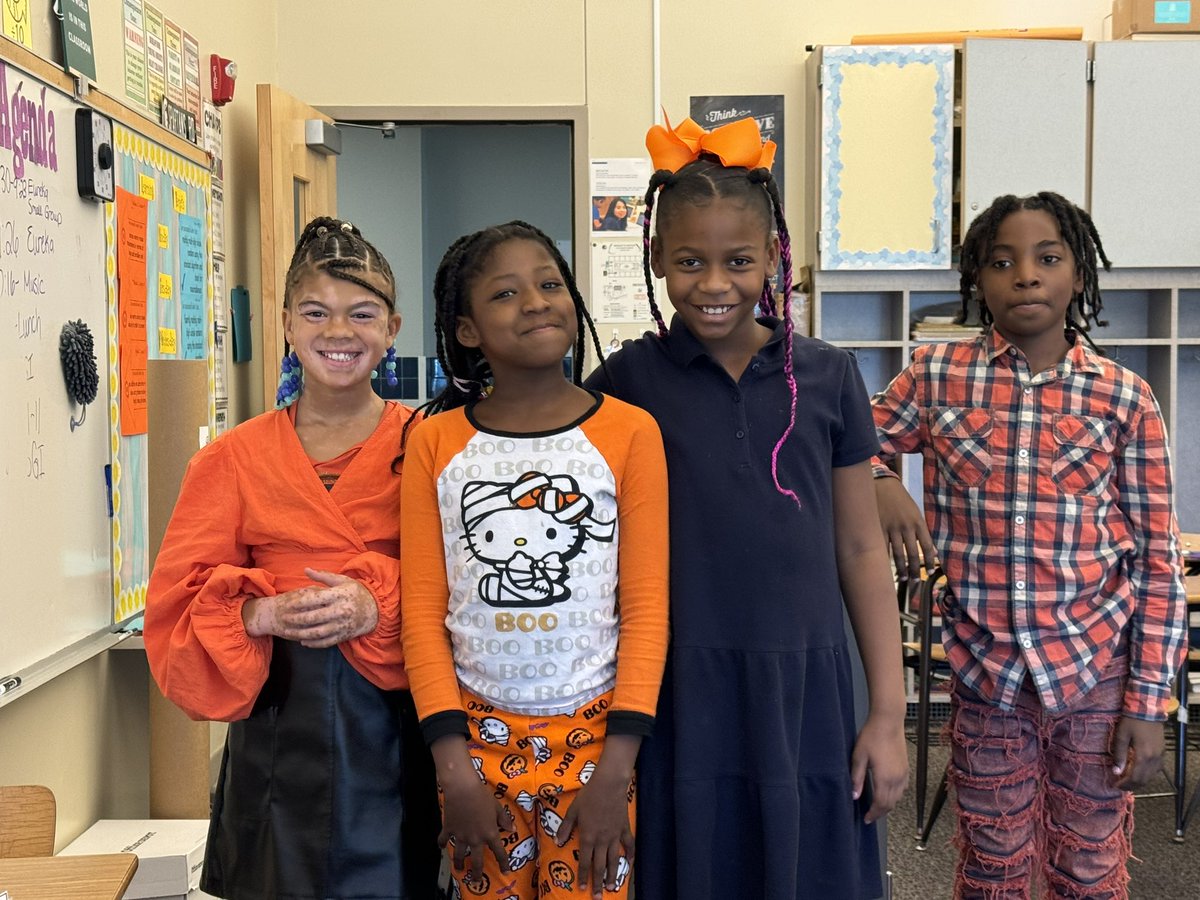 MiddleMarquette's tweet photo. Marquette Scholars shine bright, united in orange on Unity Day. https://t.co/voiowclnSB