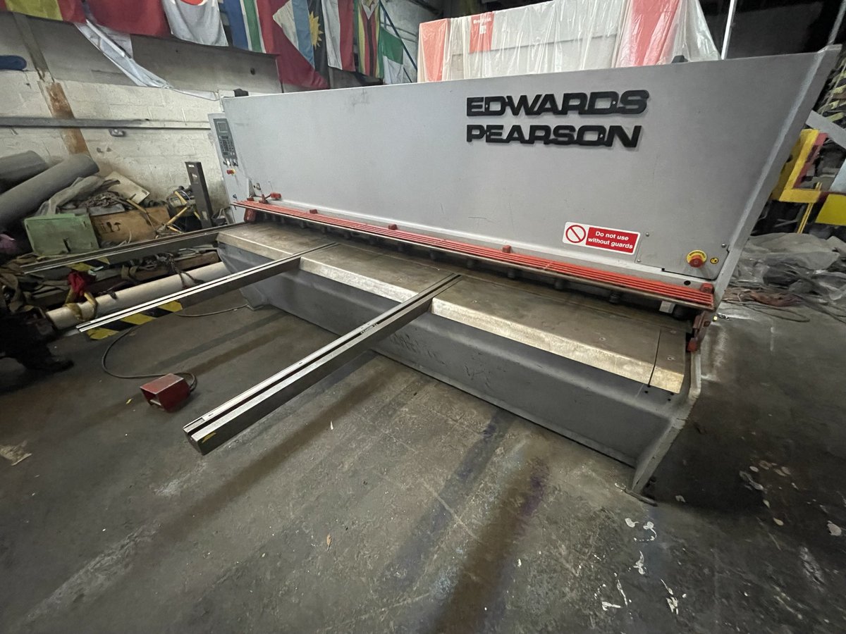 ZebraMachinery's tweet photo. Edwards Pearson VR 3metre x 6mm Guillotine In Our Stock For Sale #shear #sheetmetal #welding #forsale https://t.co/Cr0yrR3fk4