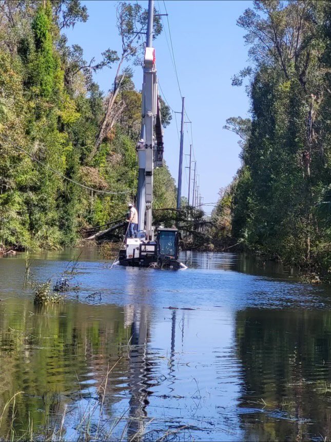 ChrisJChaney's tweet photo. God bless linemen. https://t.co/MKFYwMCFq0