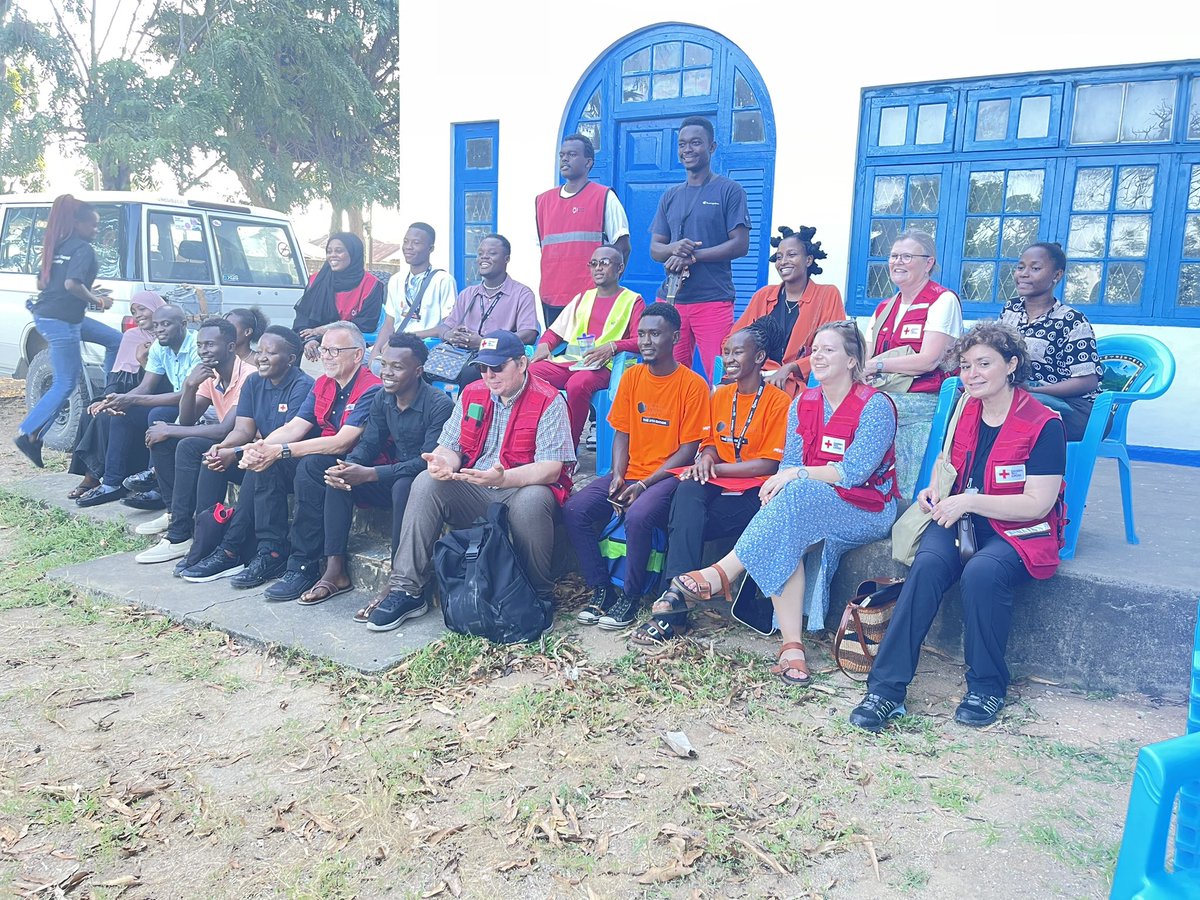 MwariDnkonge's tweet photo. Pleased to host 11  DK volunteers and 2 staff in Kenya this week.Visiting project sites in @krcs_mombasa &amp; Kalobeyei to experience the @KenyaRedCross &amp;@danskrodekors partnership.
#Twinning
#StudyVisit https://t.co/vr1j6jPwHY