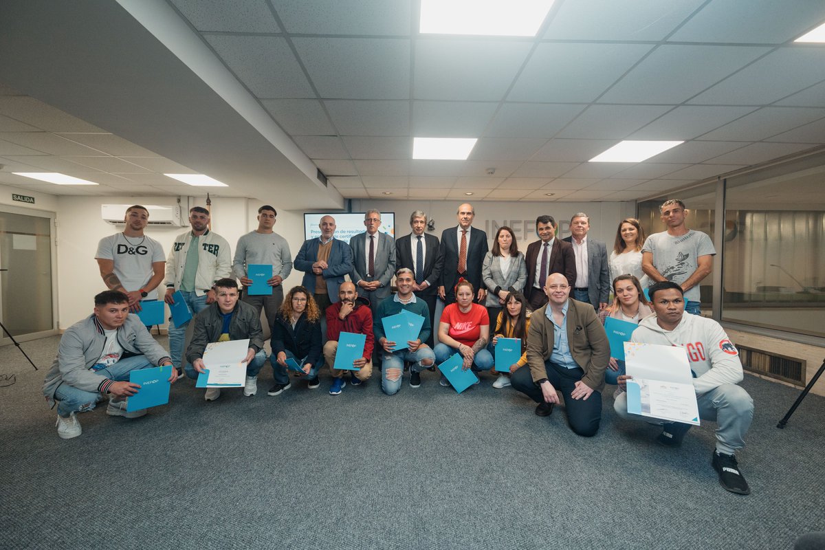 INEFOPoficial's tweet photo. #Novedades 👉 INEFOP e INR entregaron diplomas a personas privadas de libertad que participaron en el programa de Desarrollo de Competencias Técnicas y Habilidades Transversales.

Más info ➡️ https://t.co/lGmHctDPL0

@MTSSuy @Minterioruy @UTU_Uruguay @COCAPuy

#INEFOP #Capactación #Formación #Uruguay