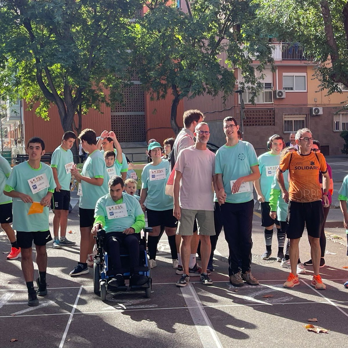 FundacioUEC's tweet photo. #InserCOR • Diumenge vam tornar a participar en la jornada familiar d’esport inclusiu “TOTHOM JUGA”, organitzada per l’Ajuntament de Cornellà! 🏃🏽♀️
👏🏻 Com sempre, un èxit! GRÀCIES! ☺️
#FundacióUEC #Ambelverdalcor 💚 https://t.co/mcnCsvryLB