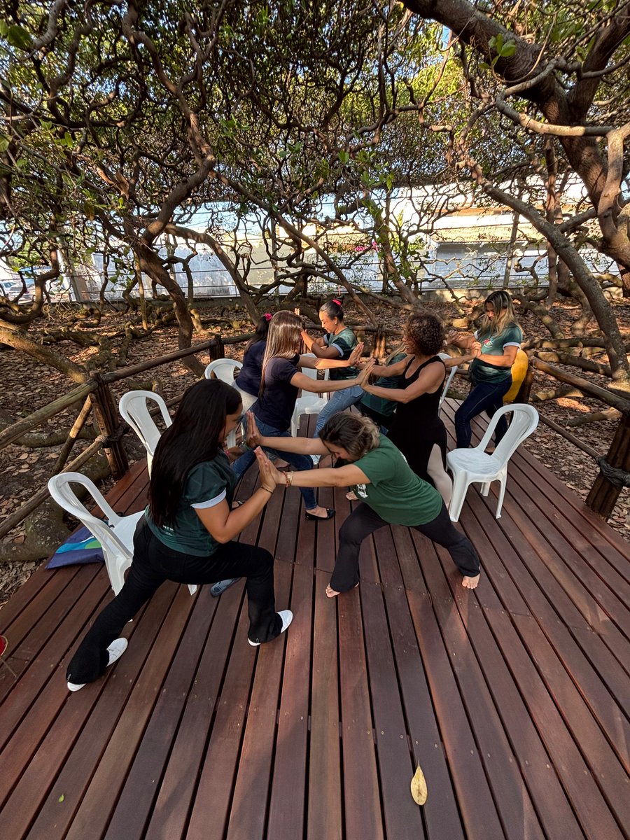 idemarnemdia's tweet photo. A gestão do Cajueiro de Pirangi promoveu, na segunda (14) e terça-feira (15), uma ação intitulada "Nós, à Sombra do Cajueiro", voltada para as mulheres que trabalham no local. A iniciativa estacou a importância dos cuidados preventivos e da qualidade de vida.  +🧶 https://t.co/KjEHK4hbr1