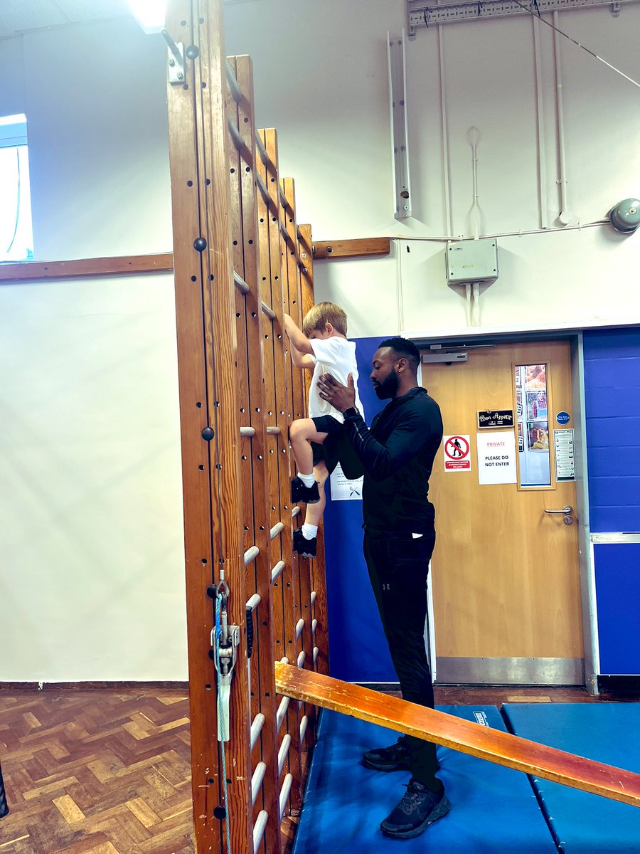 HogarthPS's tweet image. Reception had the apparatus out today in PE and they had a wonderful time! Their balancing and gross motor skills came into play. 
#wearelearning
#welovehogarth