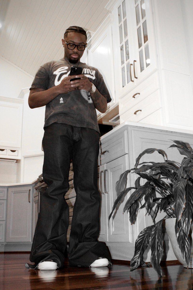 1ofnone4k's tweet photo. Saint Micheal’s Top Rick Owen Pants You Don’t Shop Enough I’m Turnt and I Been 100 Up Come n Call My Bluff🎞️
#LateBdayPost https://t.co/mgPIjWOtLz