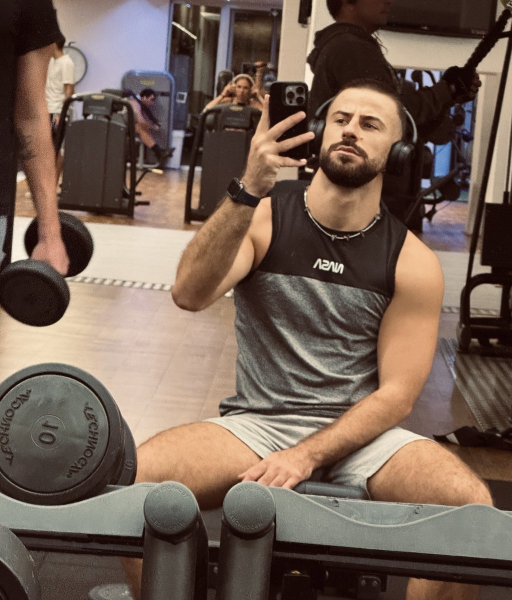 AleMaiAle tweet media