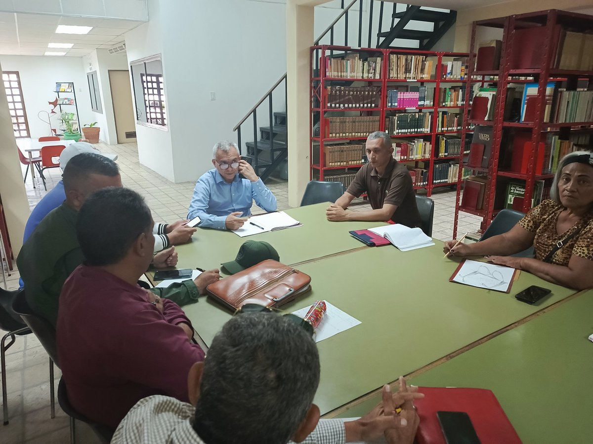 CronosOdiseo's tweet photo. #Fundabit Torres el día de hoy en reunión con el profesor Henry Bastidas rector de la UBV Lara en convenio estratégico para aperturar estudios sociopoliticos e incorporar a los tutores CBIT. https://t.co/HONTjHOvVS