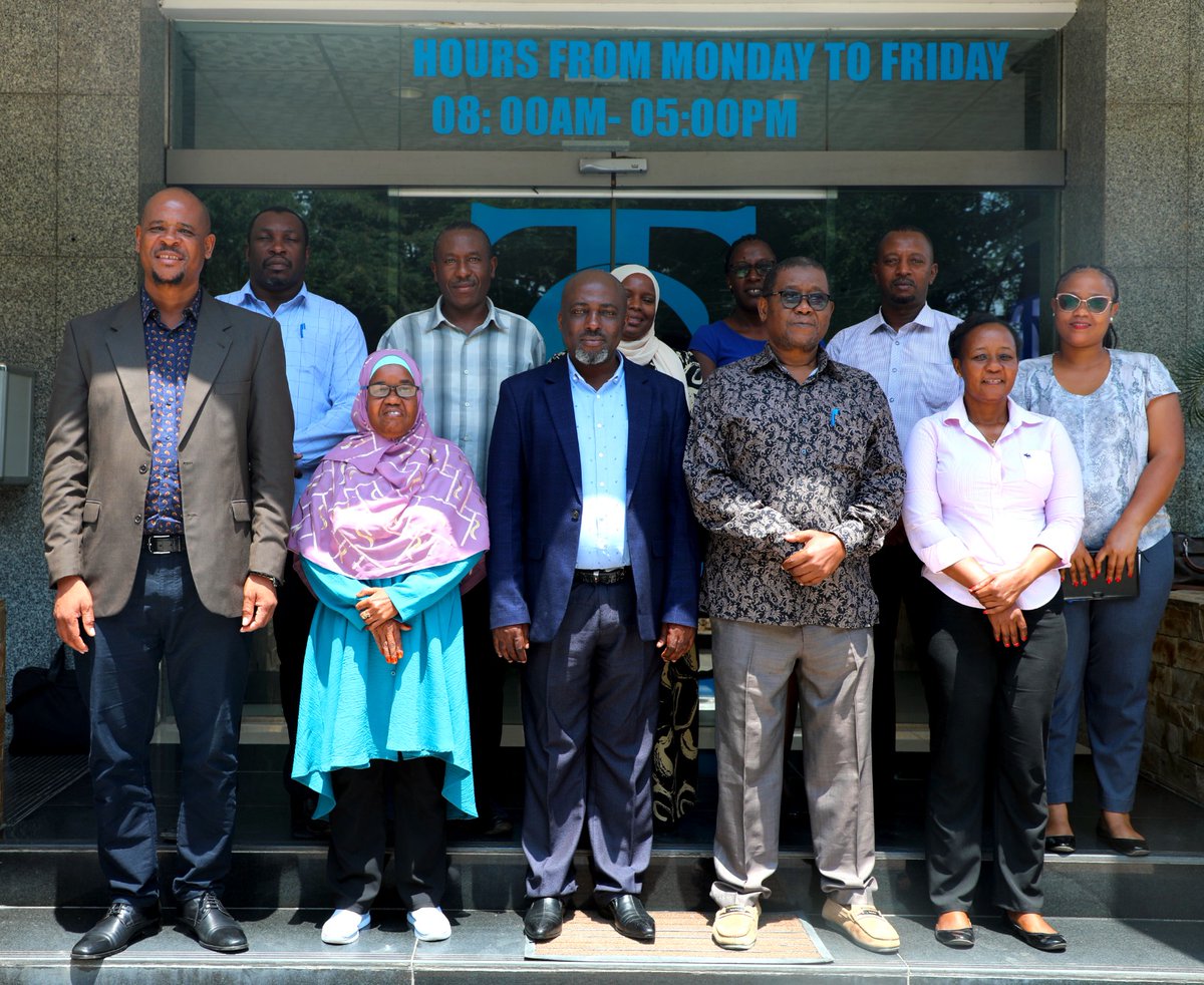 TanganyikaLaw's tweet photo. Wajumbe kutoka Tume ya Haki za Binadamu na Utawala Bora wamekutana na kufanya mazungumzo na Rais wa TLS wakili Boniface Anyisile Kajunjumele Mwabukusi leo tarehe 16 Oktoba 2024 makao makuu ya chama hicho Wakili House jijini Dar es Salaam.
#TLSSection4 https://t.co/QxagtSVSSB