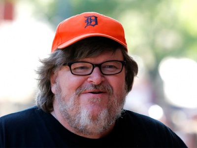 Der bekannte #US-Filmemacher und Aktivist #MichaelMoore fordert  #USA-Präsident #JoeBiden auf, in seinen letzten 100 Tagen im Amt die #Blockade gegen #Kuba aufzuheben und die illegale Folterbasis in  #Guantánamo Bay zu schließen: cuba-si.org/2908/michael-m… , #UnblockCuba #Cuba