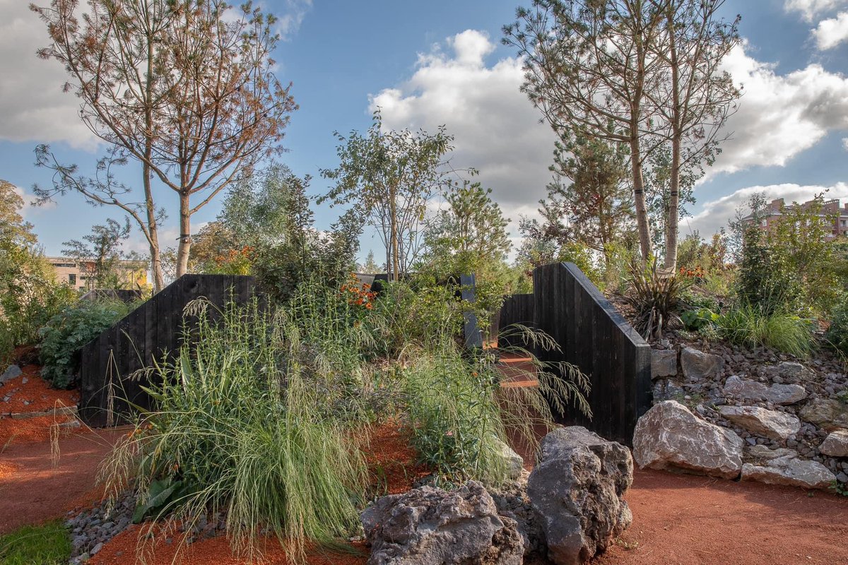 Ambassade d'Australie en France (@ausambfr) on Twitter photo Aujourd'hui a eu lieu l’inauguration du jardin de la Paix australien à Amiens. Il rend hommage aux troupes 🇦🇺ayant résisté & évité la prise d’Amiens pendant la Première Guerre mondiale. Il demontre une histoire commune & des liens qui perdurent entre 🇦🇺 & 🇫🇷. Nous n'oublions pas. Aujourd'hui a eu lieu l’inauguration du jardin de la Paix australien à Amiens. Il rend hommage aux troupes 🇦🇺ayant résisté & évité la prise d’Amiens pendant la Première Guerre mondiale. Il demontre une histoire commune & des liens qui perdurent entre 🇦🇺 & 🇫🇷. Nous n'oublions pas.