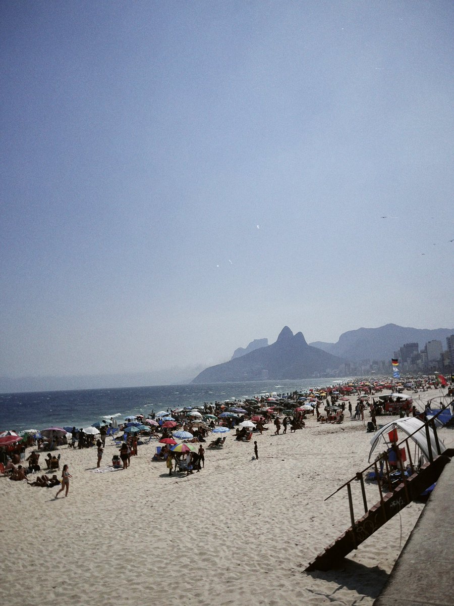 DelutiLucas's tweet photo. pô fala sério, olha essa cidade
te amo RJ☀️🌊 https://t.co/oFuoULQ0vA