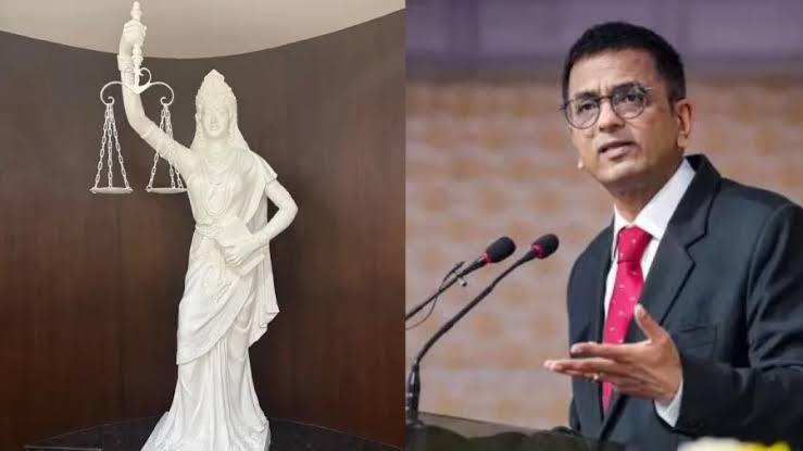 MMishrain's tweet photo. #LadyOfJustice
#CJI
#ChiefJusticeOfIndia
#DYChandrachud
#SupremeCourt
#SCOSummit

अब 'अंधा कानून' नहीं! 
सुप्रीम कोर्ट में ‘न्याय की देवी’ की नई मूर्ति आंख से पट्‌टी हटी, हाथ में तलवार की जगह संविधान की किताब
CJI ने ऑर्डर देकर बनवाई नई मूर्ति
क्या है आपकी राय? https://t.co/VBPVVEe4uZ