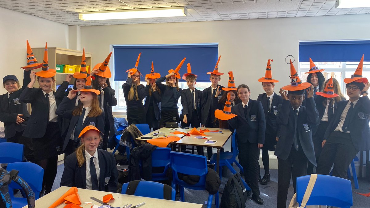 PATCarletonHigh's tweet photo. At Cultural Craft Club students have been making spooky hats and decorations ready for Halloween! 🎃🎃🎃
#CHSCocurricular #MFL #gettingcreative https://t.co/Shkb15a3U8