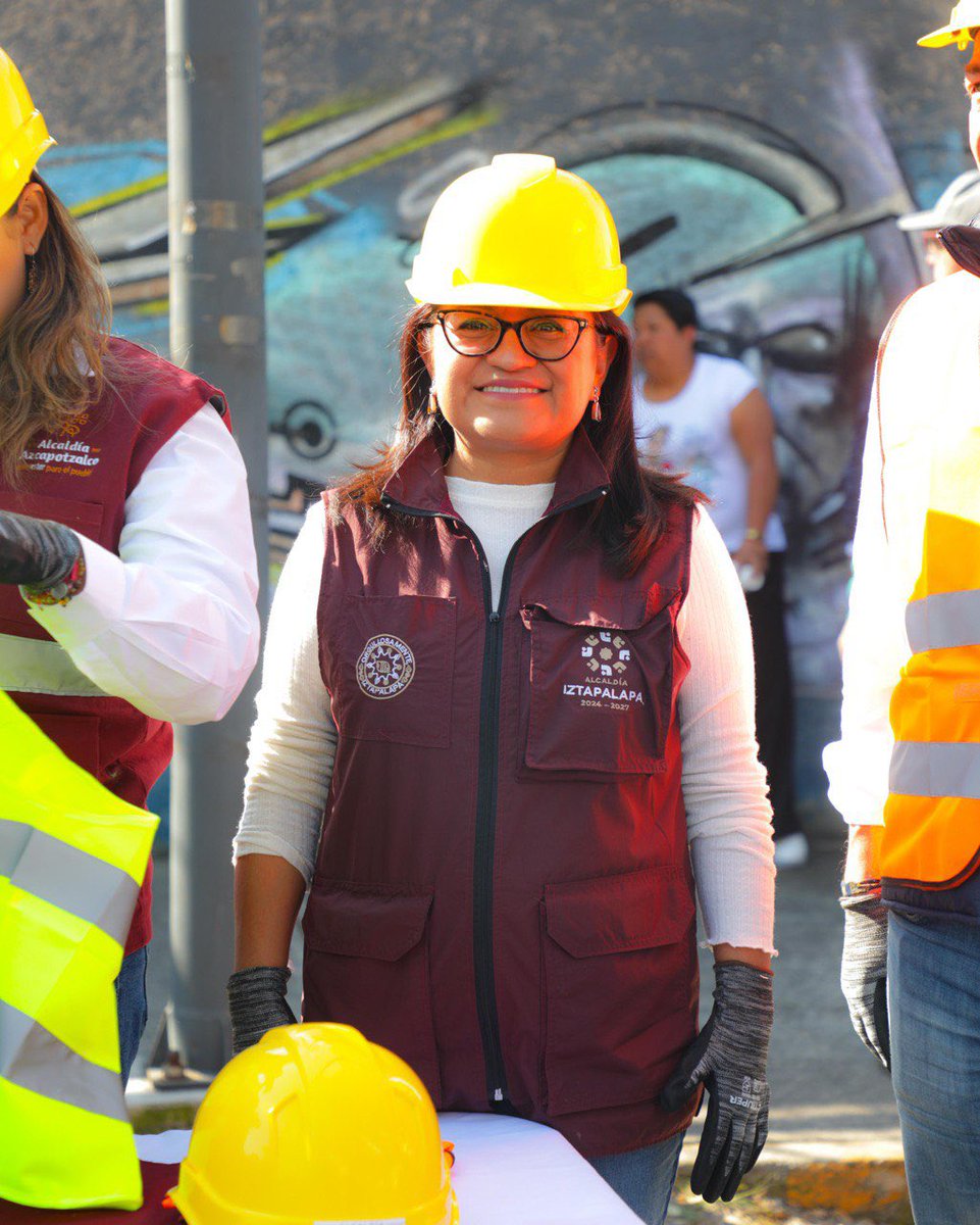 ALEIDAALAVEZ's tweet photo. Hoy acompañamos a la Jefa de Gobierno @ClaraBrugadaM en el arranque de "Manos a la Obra con el Programa Bachetón, Camino Libre de Baches" https://t.co/fhcBR169z6